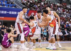 包含广东队凭借团结合击，挺进半决赛赢得领先的词条