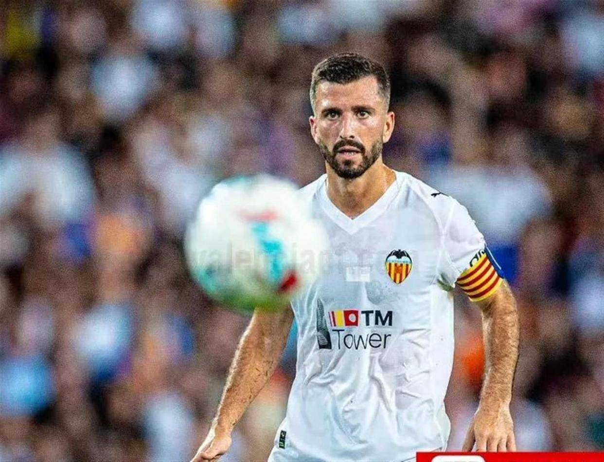 瓦伦西亚主帅辞职，球队陷入危机不振(瓦伦西亚主帅辞职,球队陷入危机不振之中)